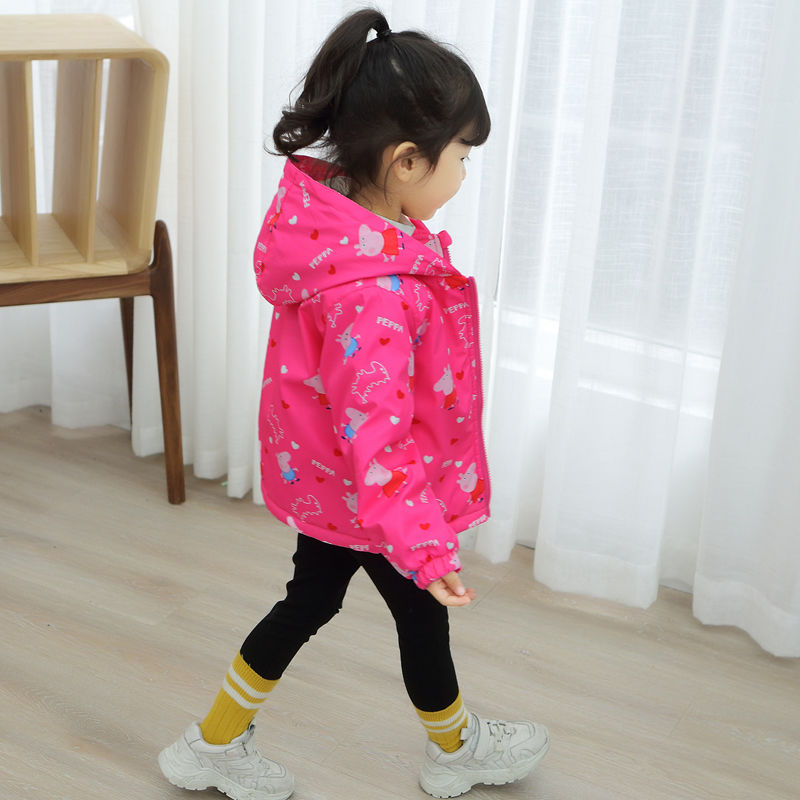 Little girl's coat windbreak in autumn and winter