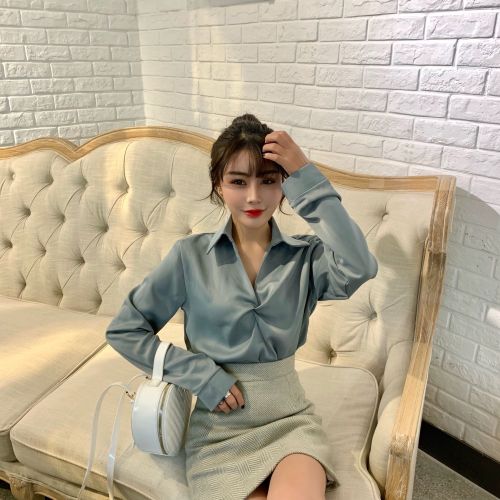 Real-price Korean version of Baitao V-collar Satin shirt loose long sleeve shirt inswind design sense blouse woman