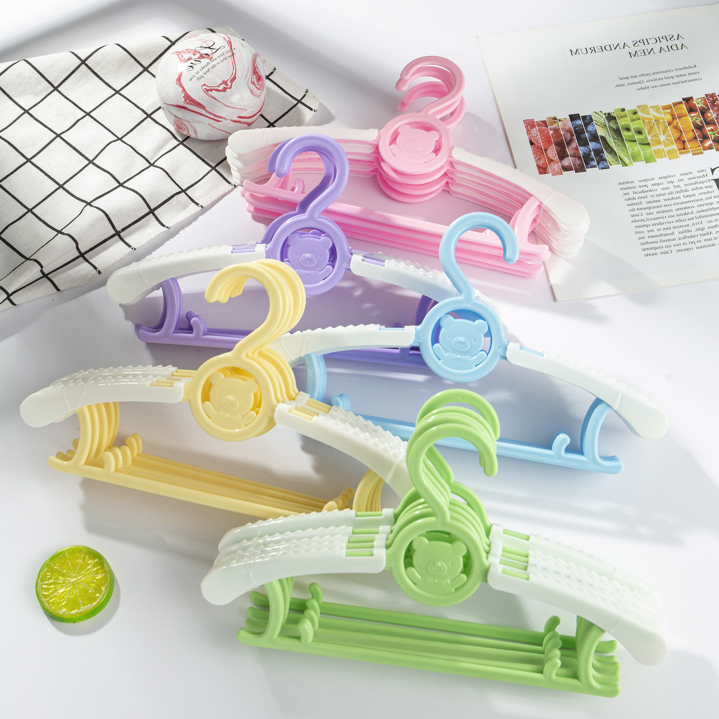 Baby cartoon children's telescopic clothes hanger anti slip traceless clothes hanging plastic support children's shelf multi-functional dry and wet