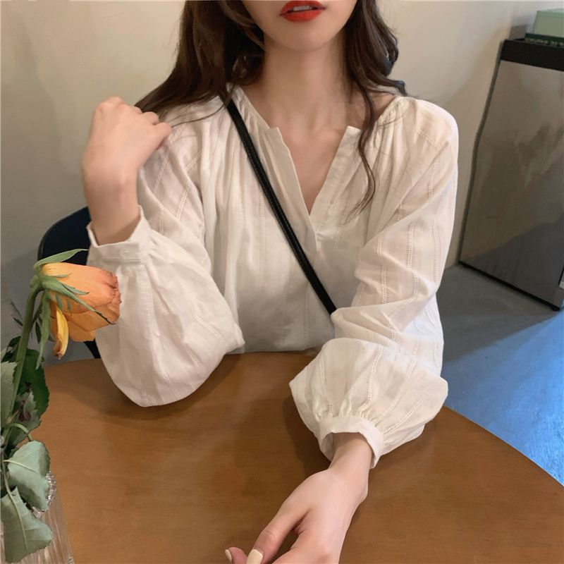 Real price! Korean French dark stripe white shirt simple and versatile small V-neck loose top