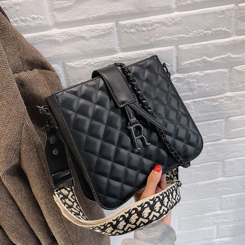 Autumn and winter Lingge large capacity bag women's new fashion net red shoulder bag