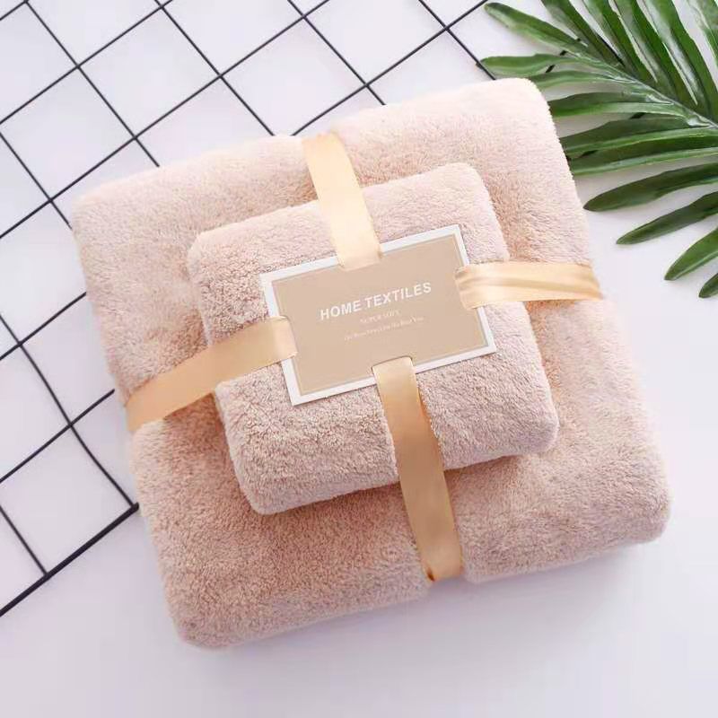 Coral velvet bath towel thickens the chest for adults, infants and children. The bath towel is soft, absorbent and does not shed hair
