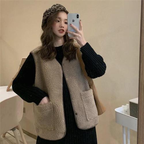 Large size women's wear slightly fat sister show thin 2020 new simple and versatile imitation lamb wool V-neck sleeveless vest women's wear