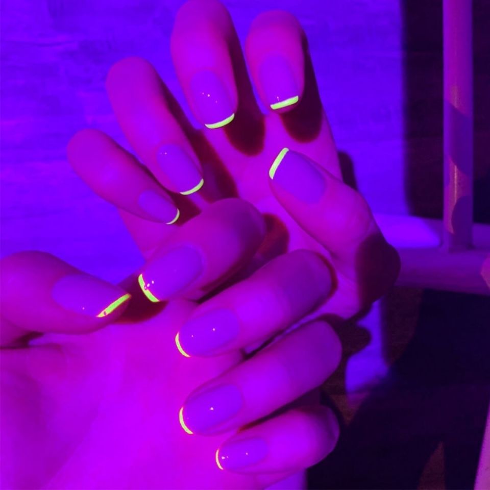 Manicure luminous oil, 2020 new vibrant voice red, the same tiktok fluorescent luminescent, healthy and long-lasting nail polish.