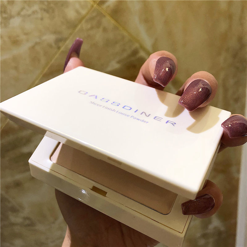 Li Jiaqi recommends powdery make-up powder, oil control, no makeup, durable concealment, bright complexion, dry, wet and dry.