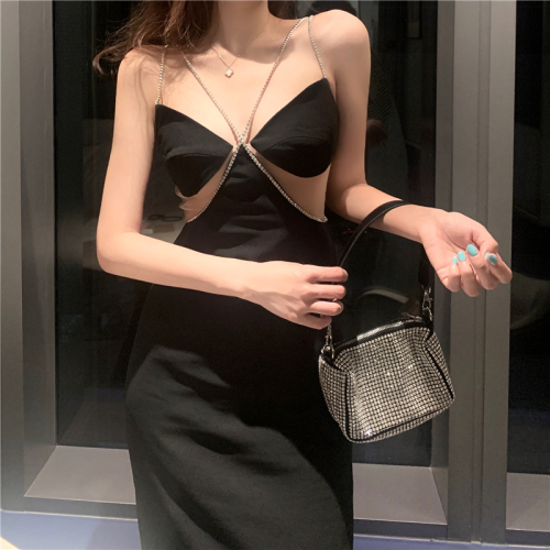French color matching heavy industry double diamond shoulder belt Ni Ni's same sexy collar with slim black skirt at waist