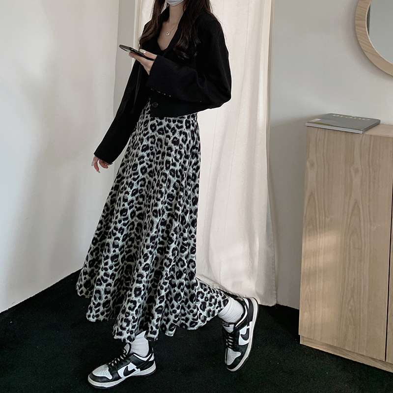Real price in the autumn of 2021, the new three color high waist skirt is thin, a-word loose and large swing skirt