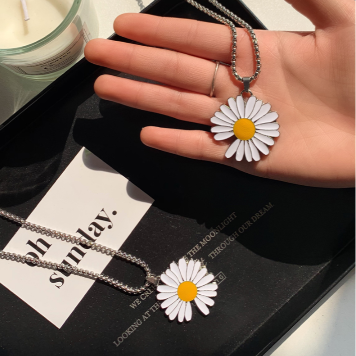 GD Quan Zhilong the same Daisy Necklace, hip hop, hip hop, men and women's pendants, student's clothes, necklaces and accessories