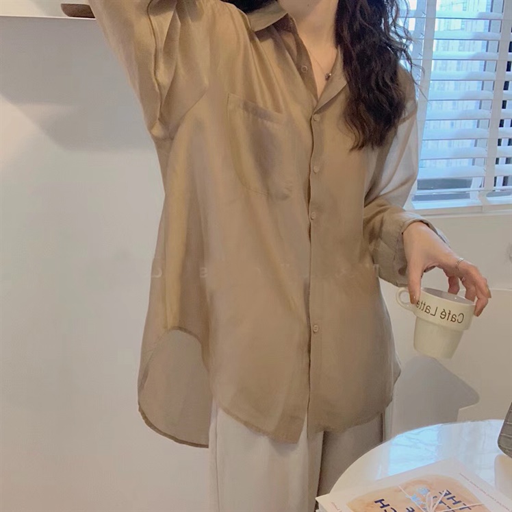 Women's shirt design: a small number of spring clothes
