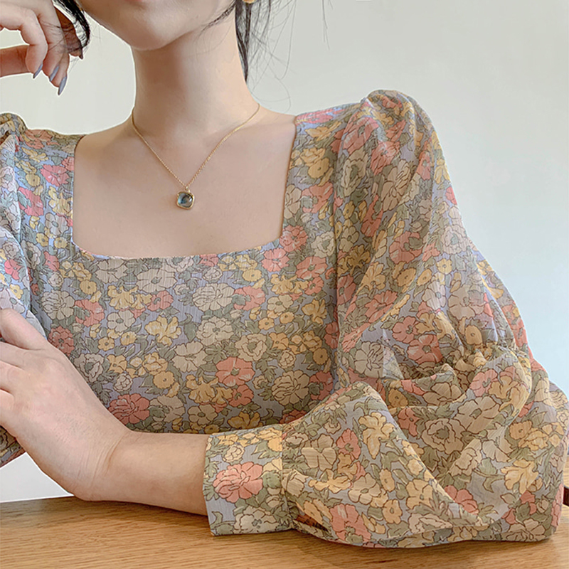 Korean autumn chic gentle and sweet small broken flowers show thin square collar leakage clavicle versatile Lantern Sleeve Shirt Top Female