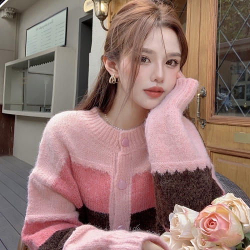 Real shooting color matching knitted cardigan women  autumn Department retro lazy wind loose wear short sweater coat