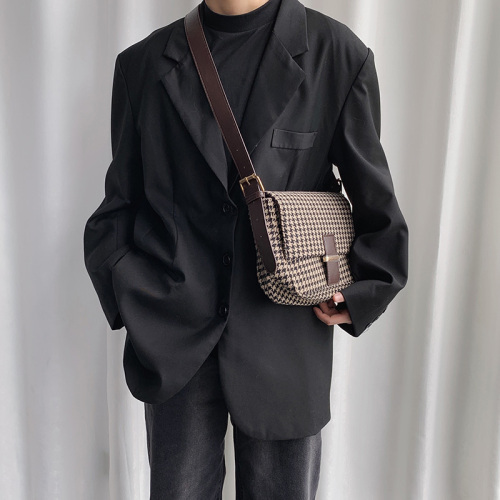 Korean version of simple street shot high quality fashion lattice messenger bag for men and women students' shoulder bag