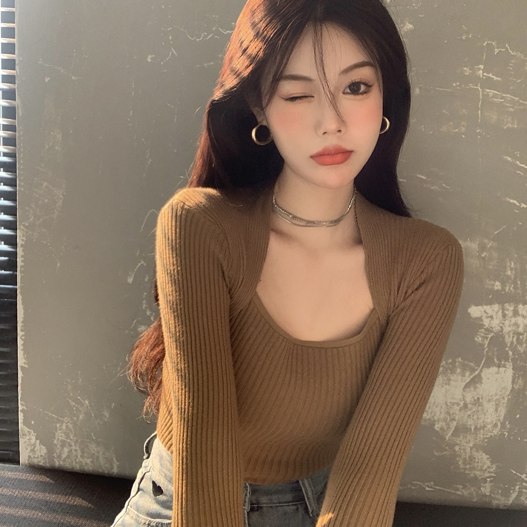 Real price new French retro square neck knit slim elastic long sleeve top