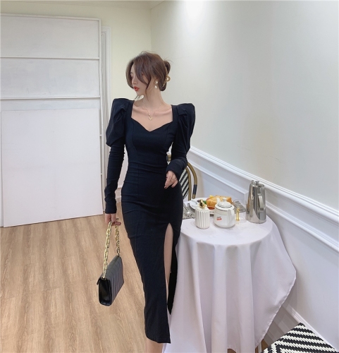 Official picture ᦇ 85 pull frame ᦇ small black skirt French retro bubble long sleeve slim long split dress