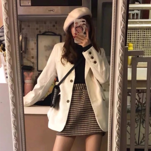 Autumn  new women's Korean version of British style fried street lamp core velvet white suit coat fashion suit