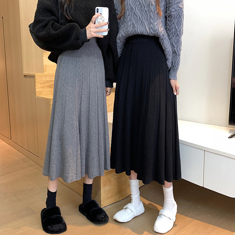 Actual price: new knitted pleated skirt in autumn 2021, slim, high waist A-shaped medium and long skirt