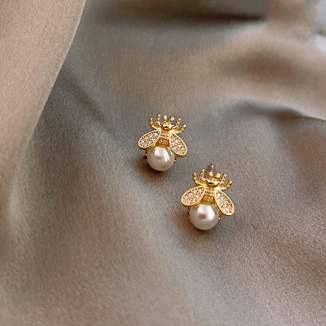 Real shooting little bee Pearl Earrings female Korean temperament versatile net red Earrings simple and small earrings