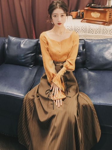 Autumn Hepburn Vintage Top + French versatile skirt