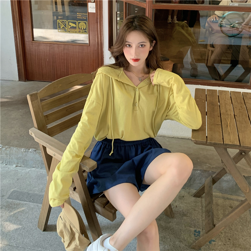 Real shot real price early autumn Korean version hooded solid color drawstring long sleeve sunscreen T-shirt + slim casual Elastic Waist Shorts