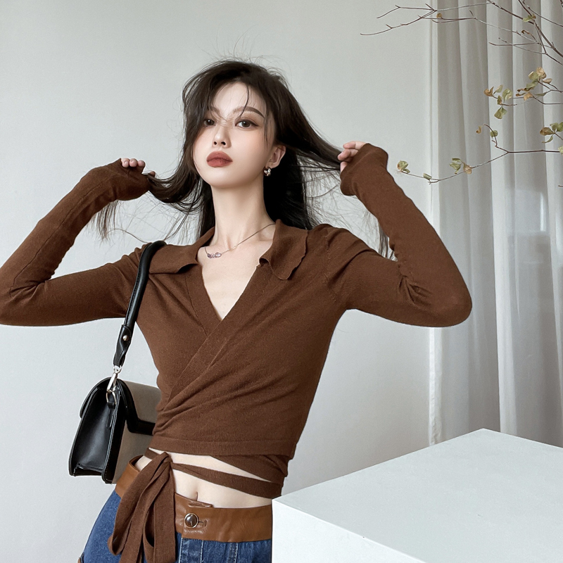 Real shooting real price 2021 early autumn new French retro V-neck short top strap high waist closed waist sweater women