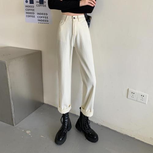 Real shot of new high waisted slim and loose straight jeans for women in autumn and winter 2020