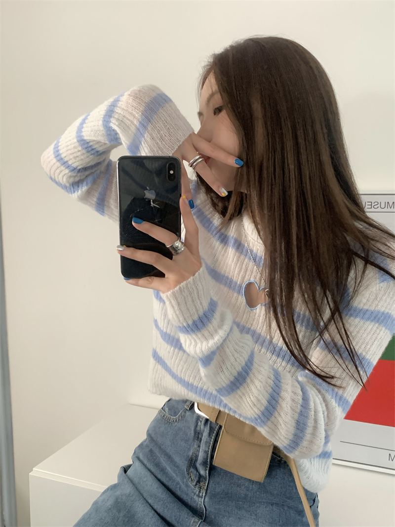 Real price and real shooting early autumn stripes, versatile hollow out love design, slim and thin, knitted bottoming and wearing out