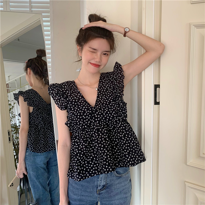 Real price real shot 2021 summer new Ruffle shirt niche V-neck two wear top
