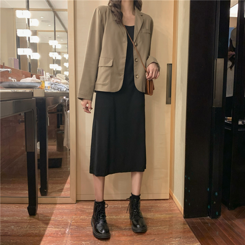 Real price! Korean retro loose versatile suit coat + simple black split suspender skirt