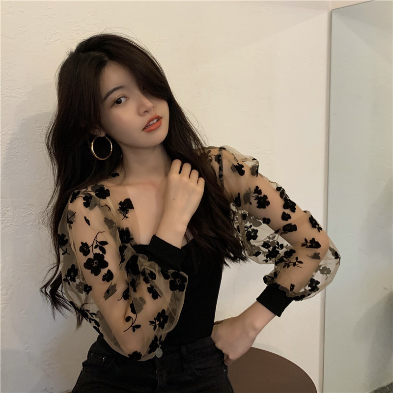 Real shooting and real price design sense of minority flower mesh splicing French Vintage chiffon shirt Lantern Sleeve Top