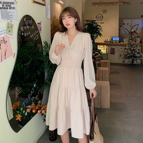 Real shooting of the new French V-neck temperament in the autumn of 2021 long sleeve waist closing thin solid color tea break skirt