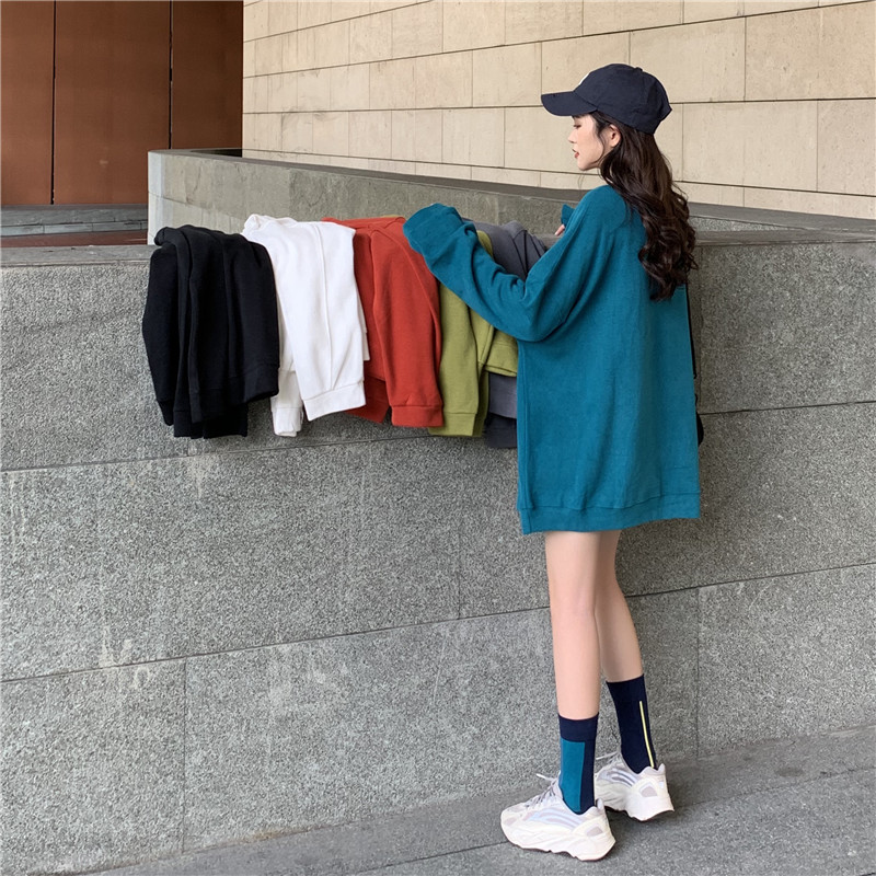 Peacock blue super fire sweater women's spring and autumn thin new loose Korean long sleeved clothes fashion