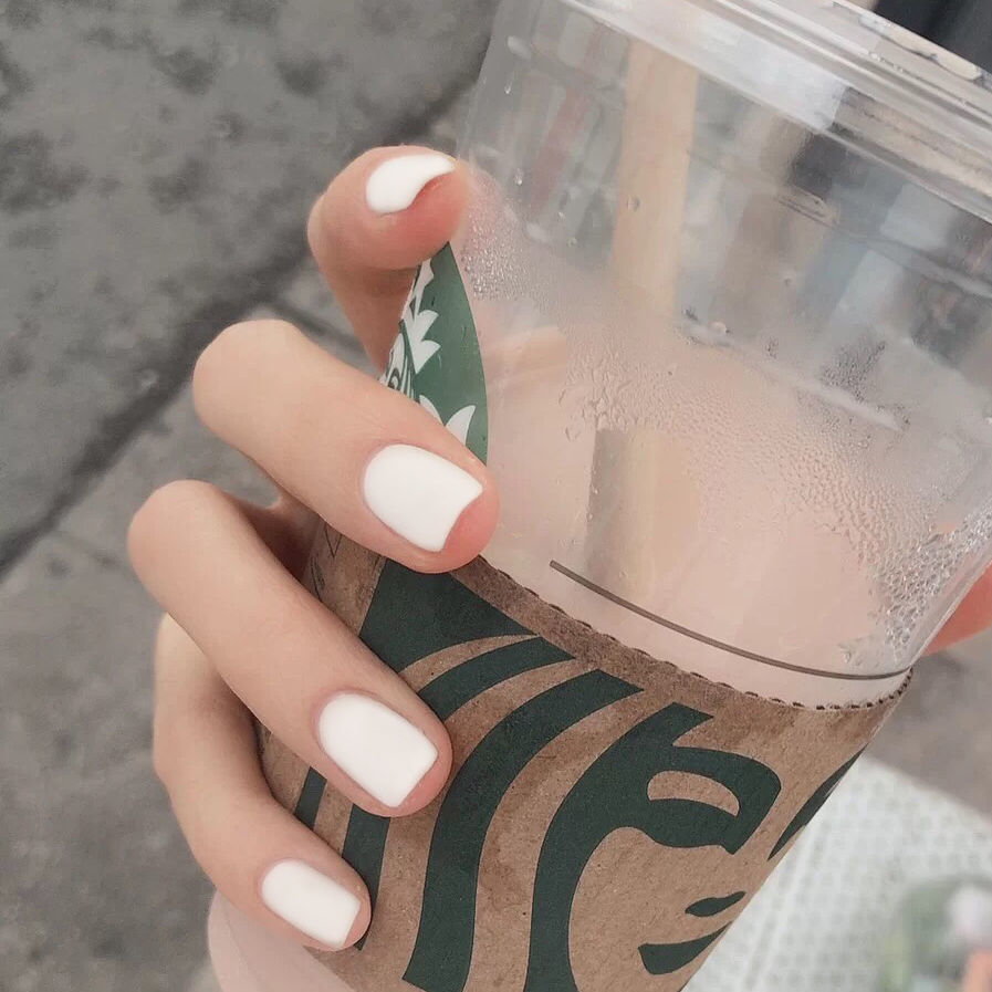 Summer immortal nail polish is white, students are free from baking, non-toxic, durable, and can not tear red haze, blue taro purple.