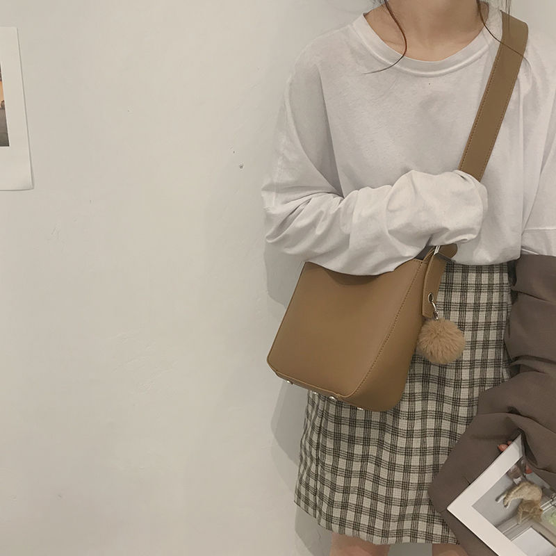 Advanced sense bag women's bag 2020 new fashion versatile ins bucket bag large capacity one shoulder slant span bag