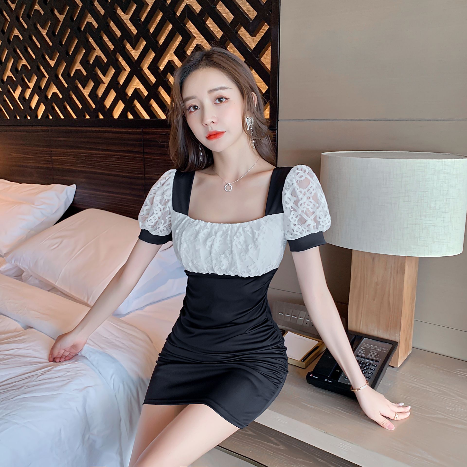 Real shot sexy lace stitching contrast short sleeve buttock dress