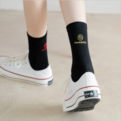 New solid color middle tube socks children's fashion autumn middle tube socks net red four seasons middle tube sports socks