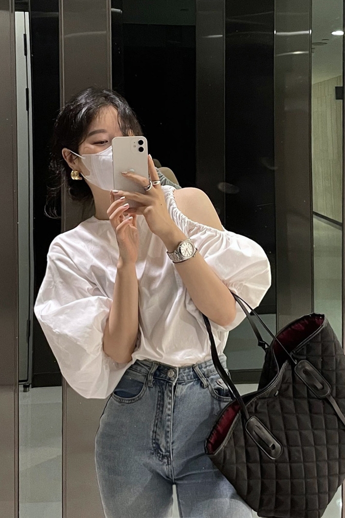 Real price Korean chic hollow out slant shoulder asymmetric design bubble sleeve shirt