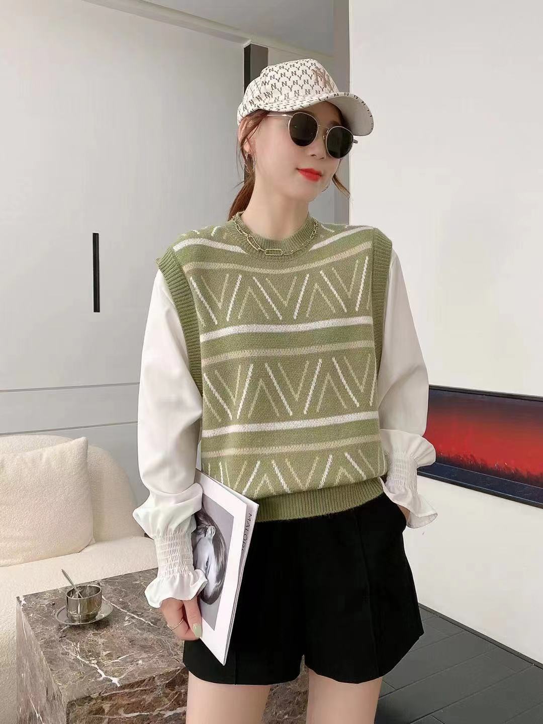 European station women's clothing autumn new European fashion loose thread empty splicing long sleeve sweater top fashion