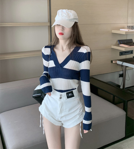 Real price V-neck striped sweater + high waist drawstring denim shorts