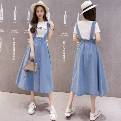 The new spring and summer denim A-line skirt with back belt skirt