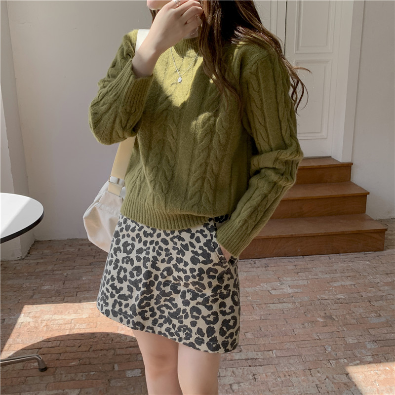 2021 autumn new Korean loose Pullover round neck twist knitted bottomed sweater