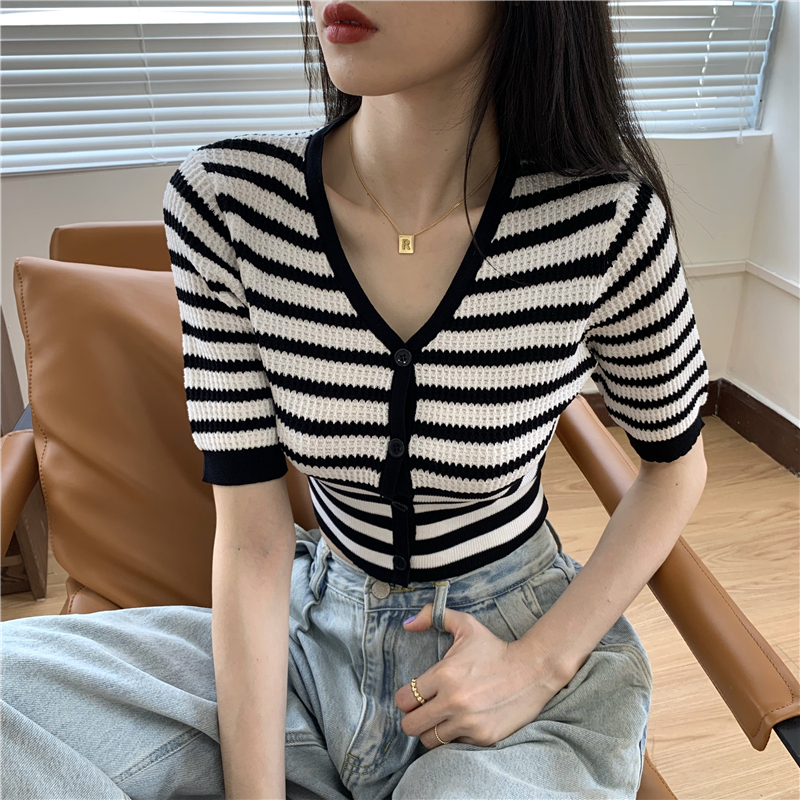 Real photo, real price, small fresh V-neck stripe, short sleeve T-shirt, Korean version, light weight, sexy, navel revealing, short cardigan