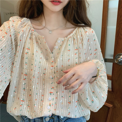 Real shooting and real price autumn Korean loose single breasted long sleeved shirt French bead patchwork Floral Top
