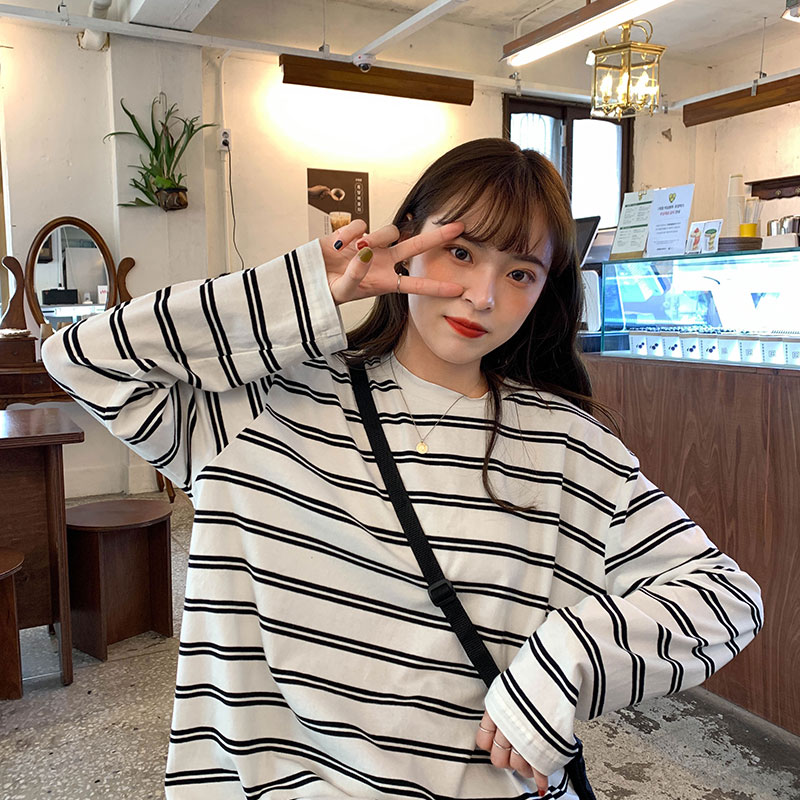 Actual picture of Korean women ins in T-shirts with loose round collar and striped long sleeves