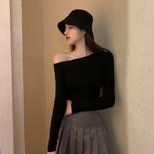 Real shooting 2021 new Korean sexy diagonal shoulder straight neck off shoulder top with broken collarbone bottoming shirt women's long sleeve T-shirt