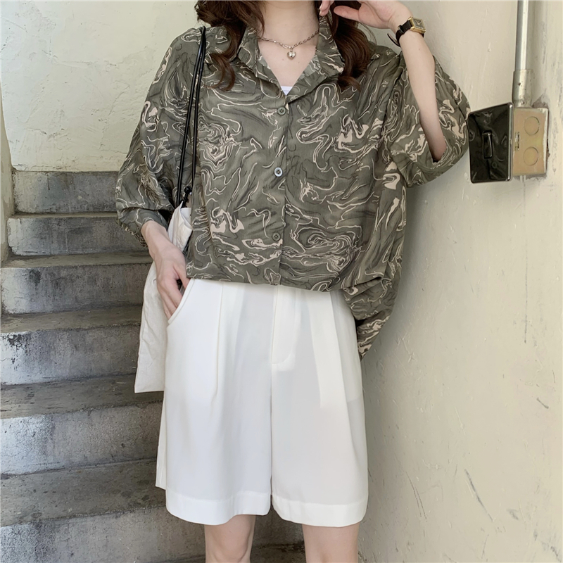 Real price! Retro Hong Kong Style loose chiffon shirt, female sunscreen shirt + versatile straight Suit Shorts