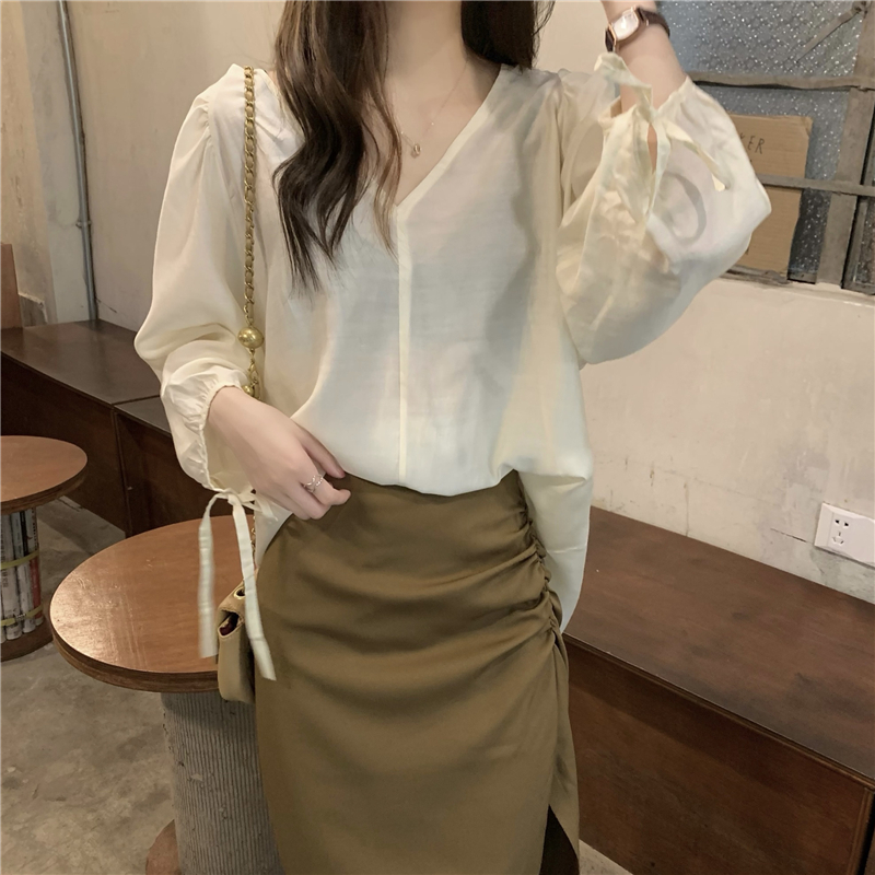 Real price Korean loose V-neck lace up long sleeve top + high waist pleated side split A-shaped skirt