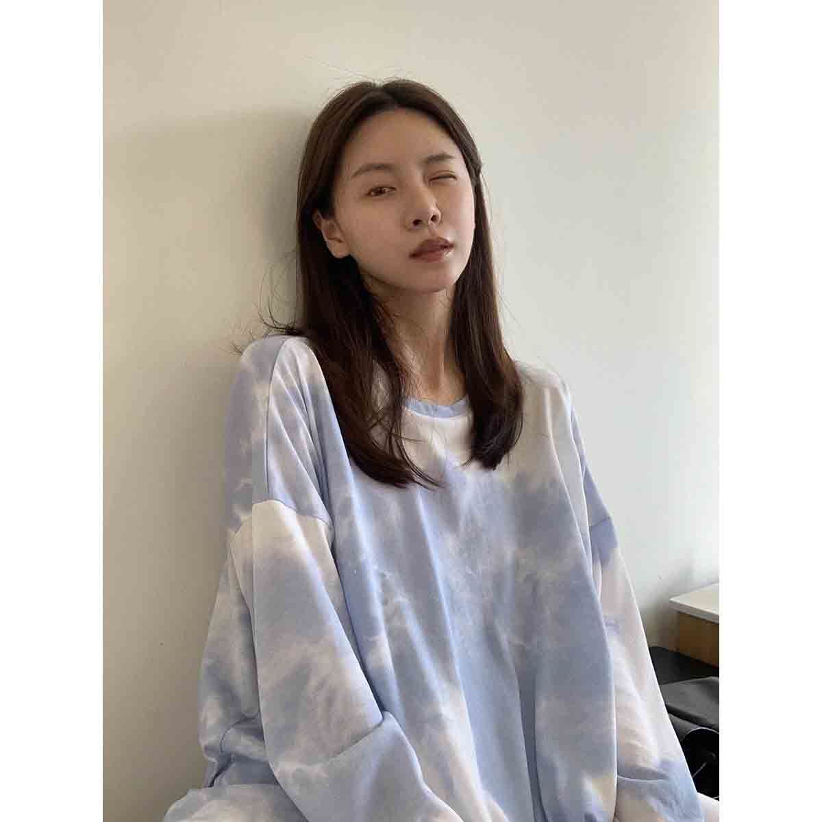 Tie dye blue sky and white clouds long sleeve T-shirt for women 2020 summer thin Korean version loose lazy sunscreen sleeve top women fashion
