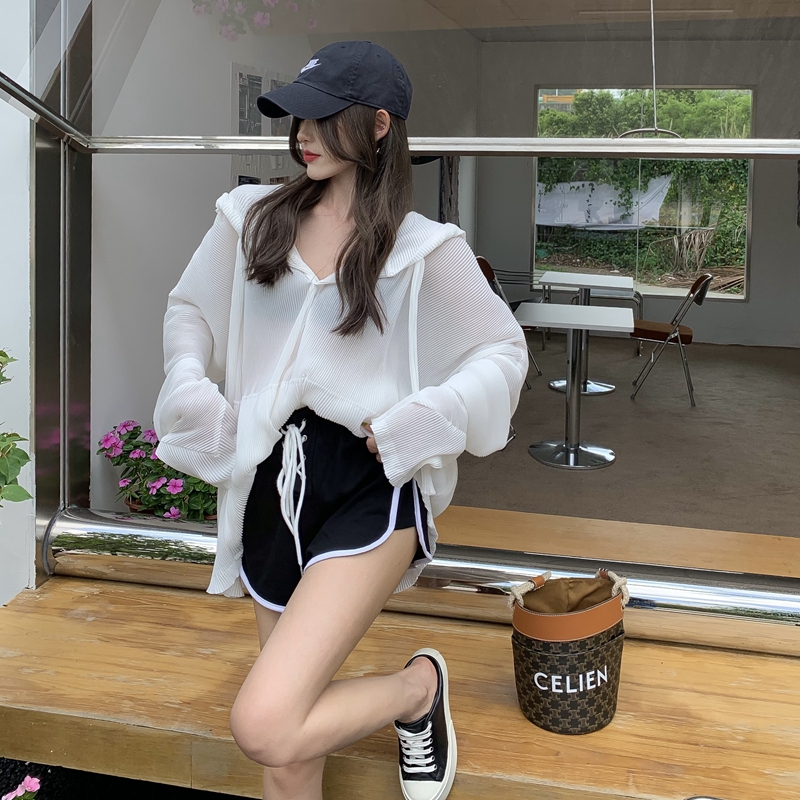 Real shooting summer new style Hong Kong Fashion goddess lazy loose thin white pleated hooded sunscreen coat