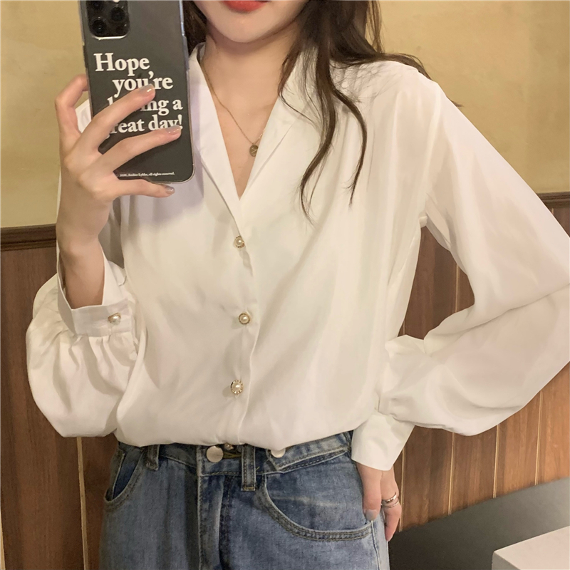 Real price! Autumn French retro V-neck Pearl Button Shirt gentle temperament solid color long sleeve shirt