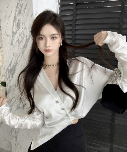 Real shooting early autumn sexy white shirt loose V-neck irregular exposed navel long sleeve thin blouse female